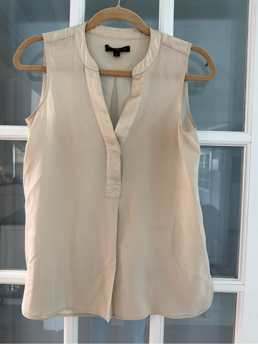 Banana Republic- Sleeveless V-Neck Cream/tan Blouse - Lightweight Women's Top